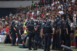 记者：为备战世界杯将继续留在墨超，J罗正与美洲狮队谈判