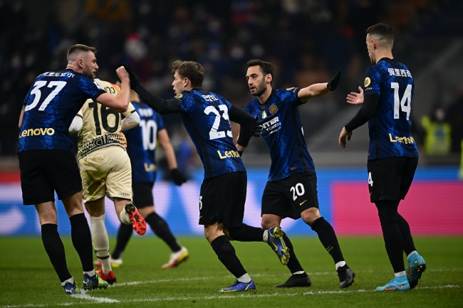 看看谁回来了！今日欧冠对阵闪耀，罗伊斯重返多特主场（欢迎回家！罗伊斯重返多特主场，今夜欧冠对决星光熠熠）