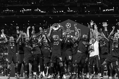 凯尔：比赛中阿德耶米被挑衅但保持了冷静，这说明他又成长了