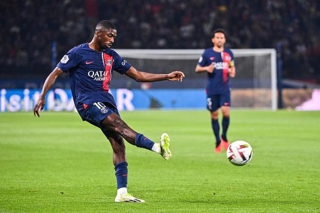 太阳报：贝克汉姆在一家高档酒吧举办派对，庆祝自己封爵