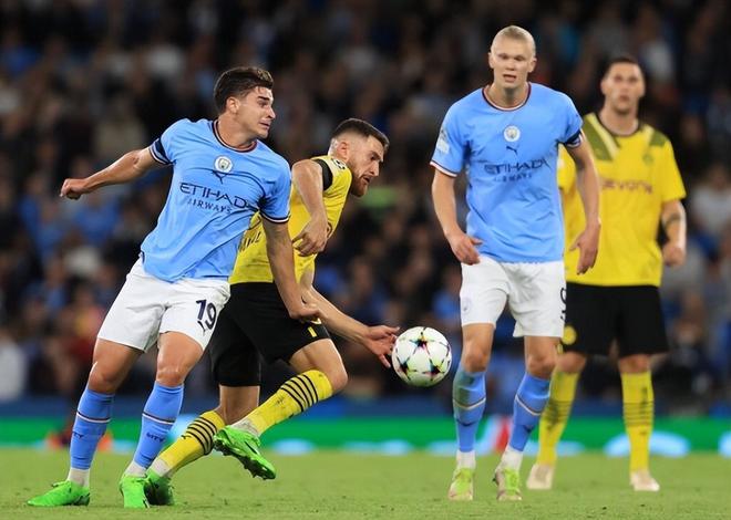 英超球员身价跌幅榜!福登居首，1年暴跌6000万，萨拉赫排第7（英超身价下滑榜：福登一年缩水6000万居首，萨拉赫位列第7）