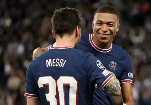 波兰足协谴责投掷烟火球迷：绝不容忍任何违反安全规定的行为（波兰足协痛斥向场内投掷烟火的球迷：对任何破坏安全的行为零容忍）