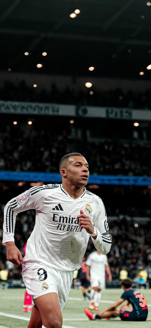 67岁意大利人神了：率罗马坐稳意甲榜首宝座,又率罗马胜欧联领头羊