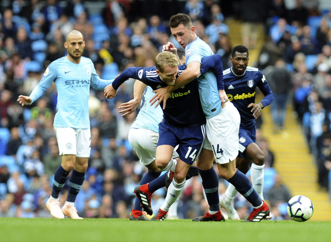 利物浦欧冠小组／联赛阶段近22场主场赢下20场，且近12场全胜（利物浦欧冠小组赛与联赛近22个主场20胜，主场豪取12连胜）