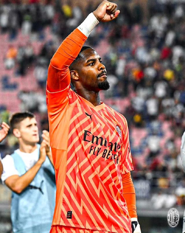 枪手vs蜜蜂首发出炉：马丁内利、梅里诺、马杜埃凯首发（阿森纳对阵蜜蜂首发名单公布：马丁内利、梅里诺、马杜埃凯先发）