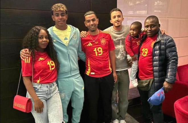 也是上到樊振东大师课了！小胖齐祖上海弄堂里打乒乓