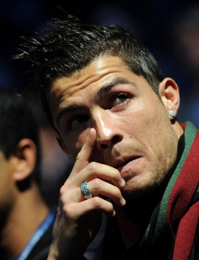 另一个半球的思念，奥斯卡晒出在家观看海港亚冠比赛照片