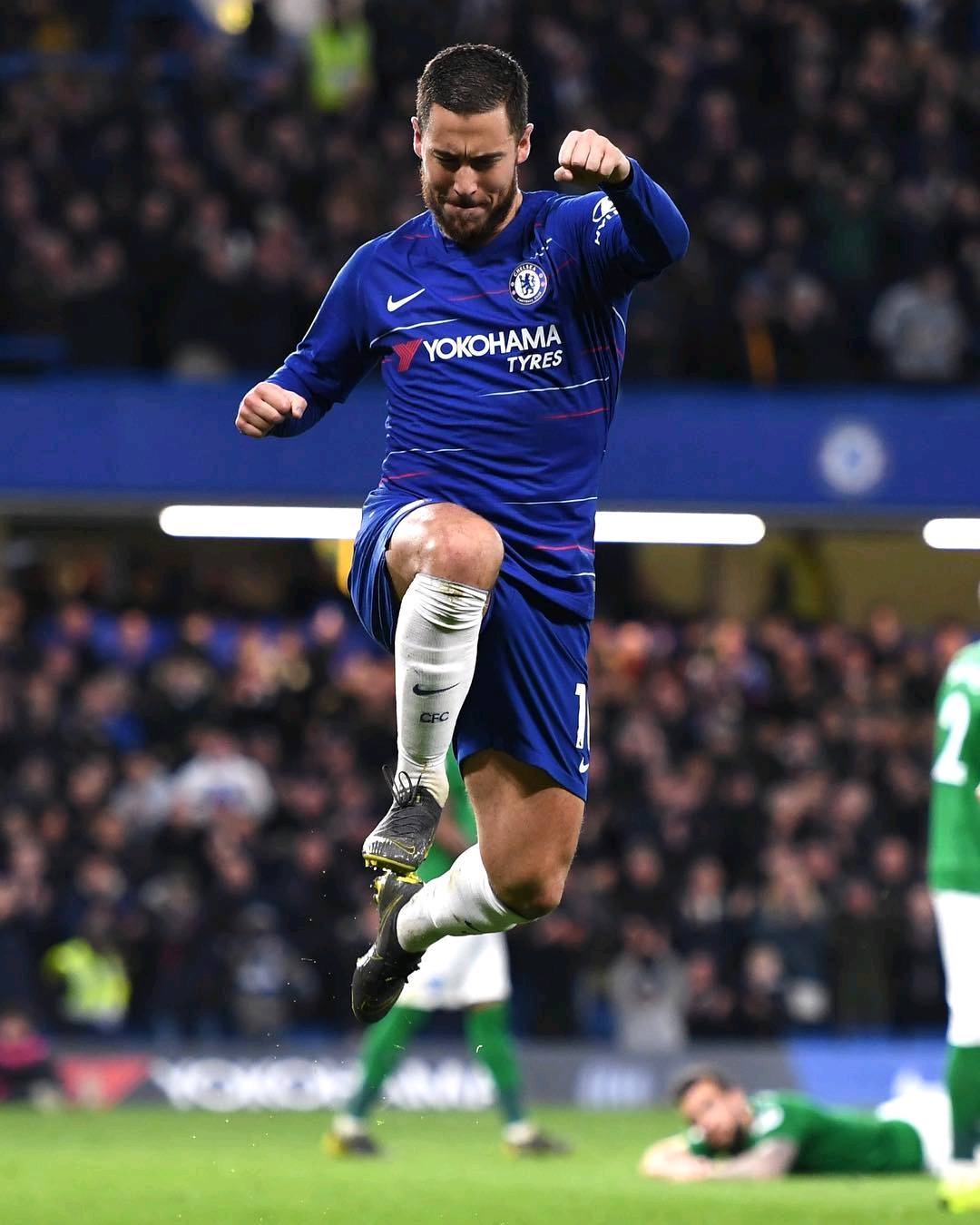 意甲裁判指派员罗基：霍伊伦应该因为肘击对手被罚下（意甲裁判主管罗基：霍伊伦肘击对手本应被红牌罚下）