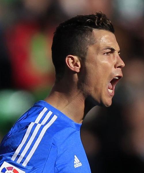 英超夺冠赔率：利物浦1.06超低赔似夺冠在即（英超争冠赔率：利物浦1.06超低，冠军近在咫尺）